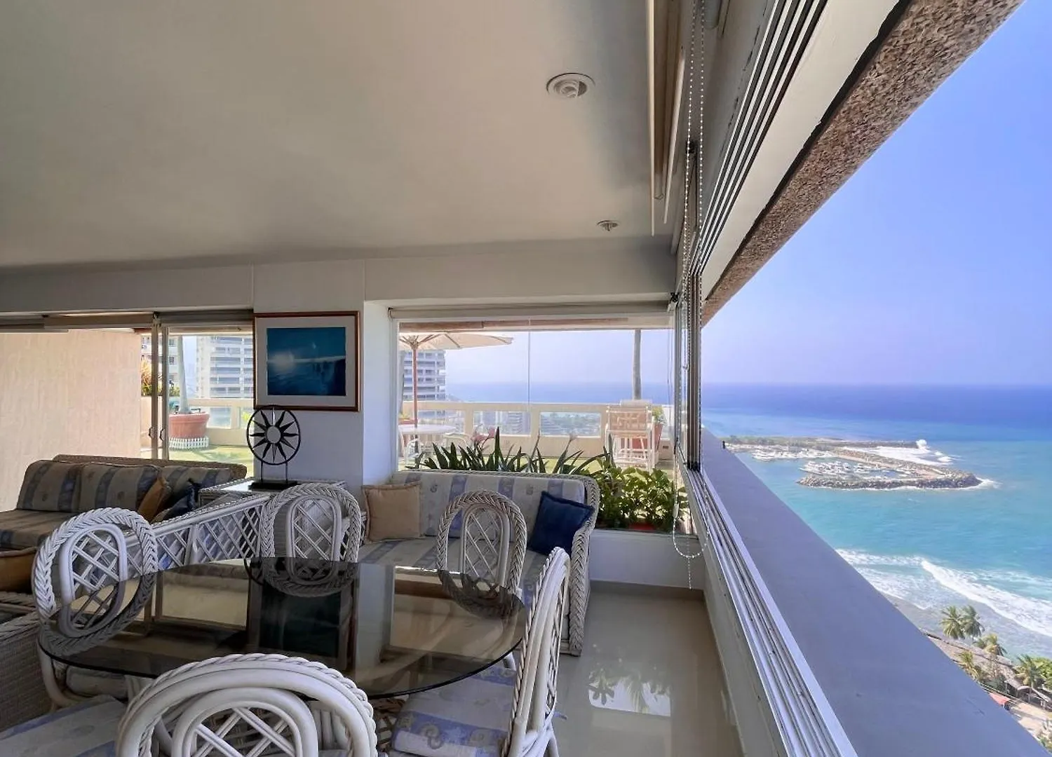 Apartamento Con Terraza En Playa Grande Catia La Mar Venezuela