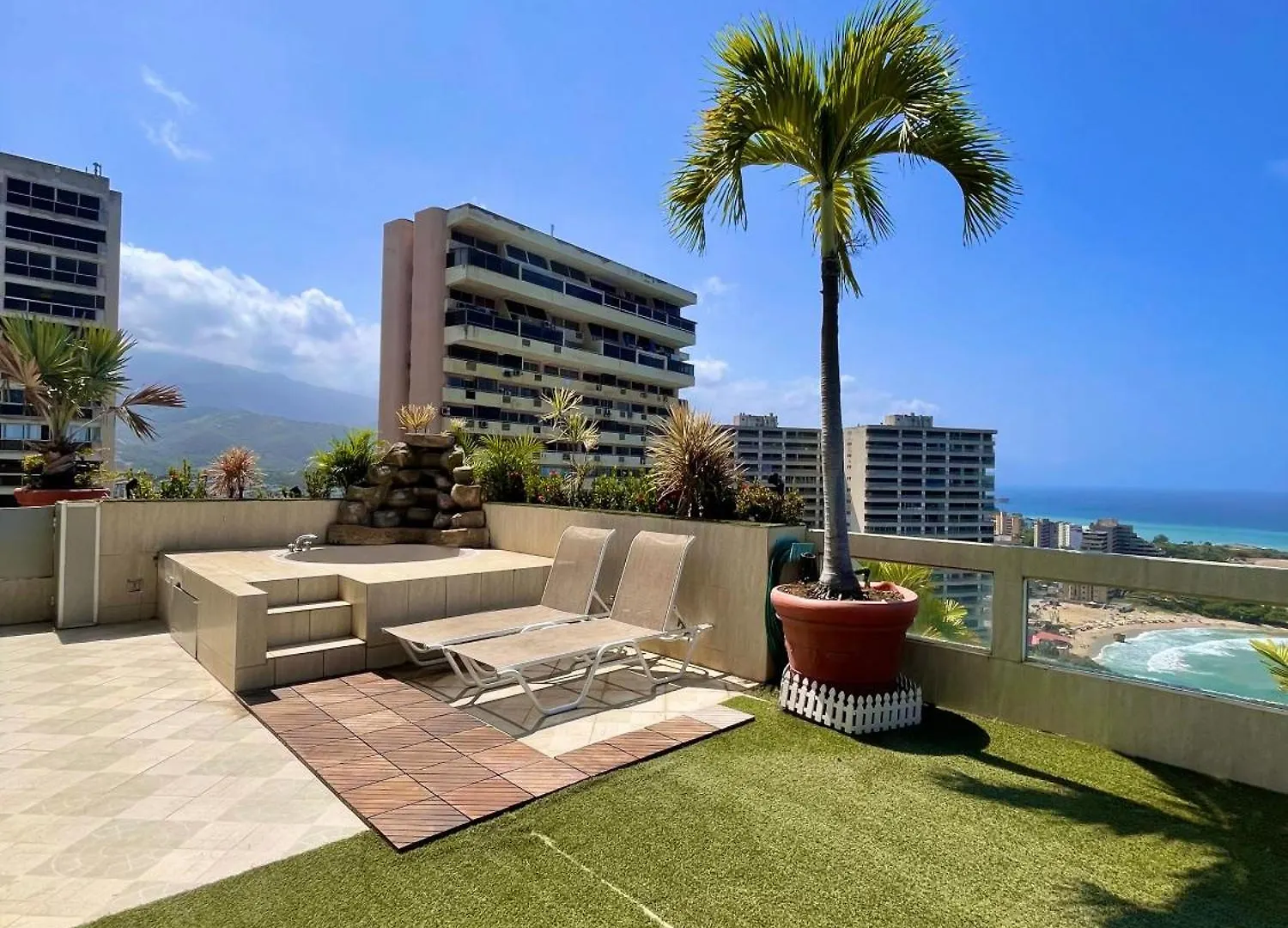 Apartamento Con Terraza En Playa Grande Catia La Mar