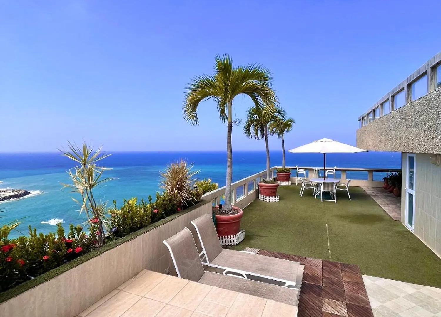 Apartamento Con Terraza En Playa Grande Catia La Mar