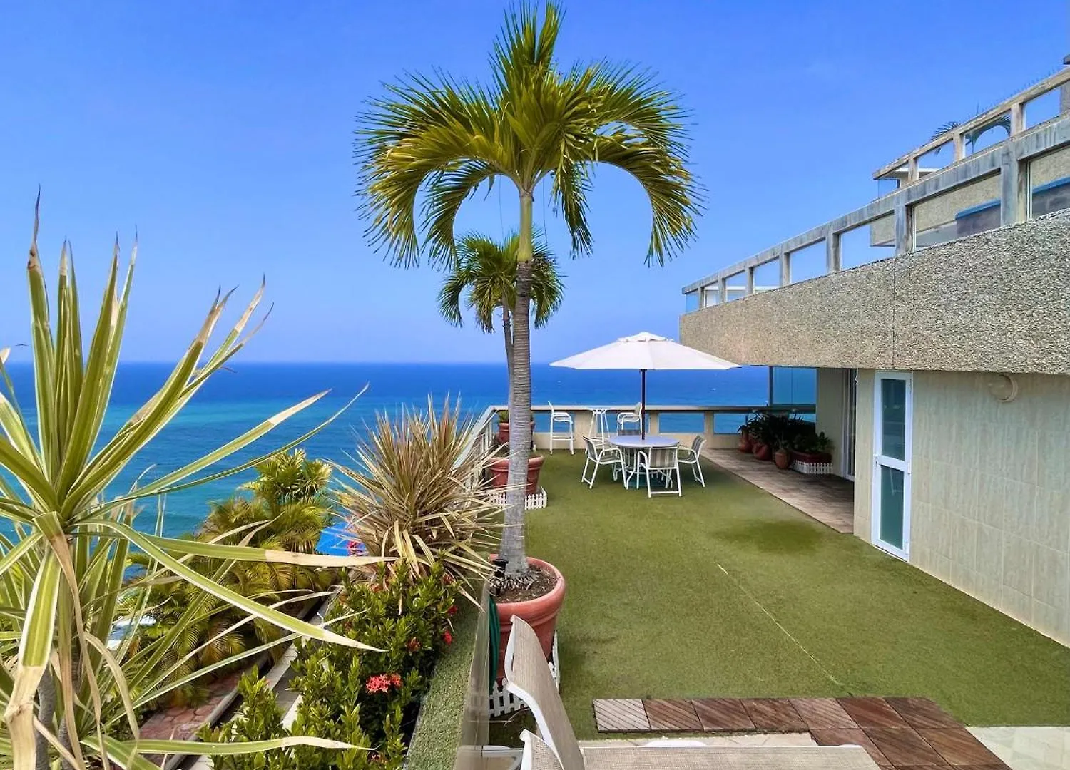 Apartamento Con Terraza En Playa Grande Catia La Mar